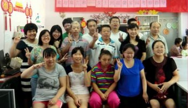 国际心智障碍者支持性就业专家到温馨家园考察指导