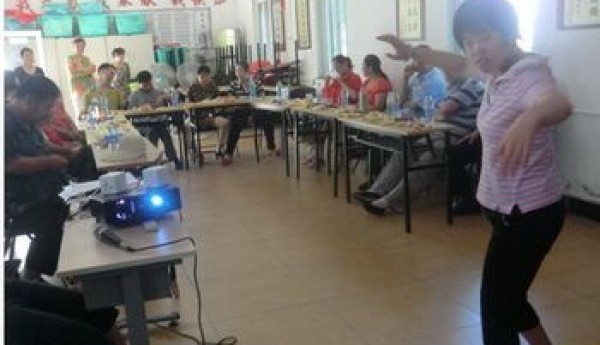 关爱在微笑中传递  才艺在欢庆中绽放——亚运村街道温馨家园中秋联欢活动