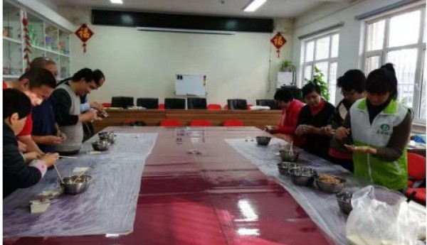 立德社工助力各社区团体  感恩节好戏连台