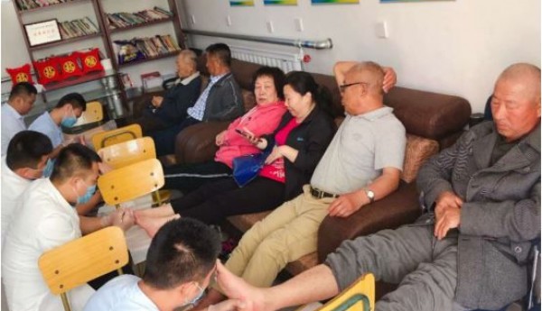 南邵温馨家园开展“浓情关爱，脚部暖暖”助残活动