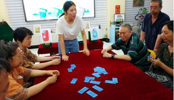 和平街温馨家园举办一场别开生面的棋牌赛！