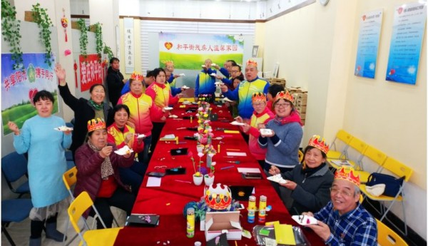 和平街温馨家园举办“情聚暖冬”季度生日会