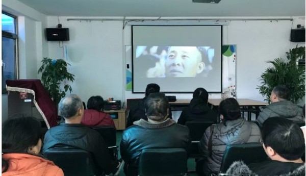 小红门温馨家园组织职康站学员观影《我和我的祖国》