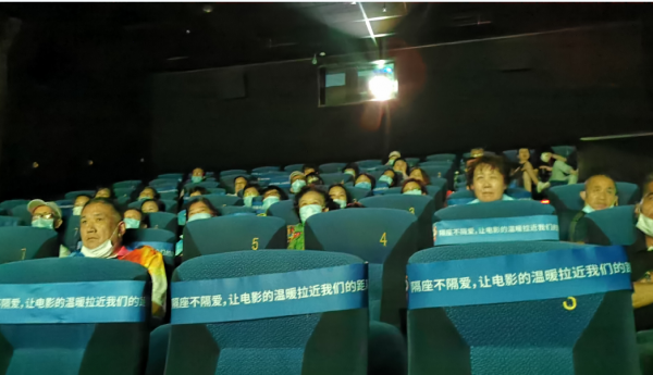 回顾历史，珍爱和平——双井街道残联“互鉴共进”自组织队伍开展观影《八佰》团建活动