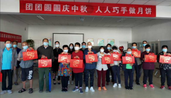 团团圆圆庆中秋、  人人巧手做月饼