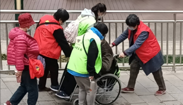 “不忘初心，牢记使命”  ——空港街道温馨家园雁栖湖红色之行