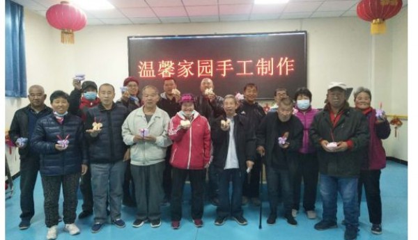 孙河温馨家园举办“手工制作蝴蝶”活动