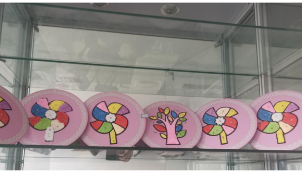 高丽营镇温馨家园开展雪花泥手工小组活动