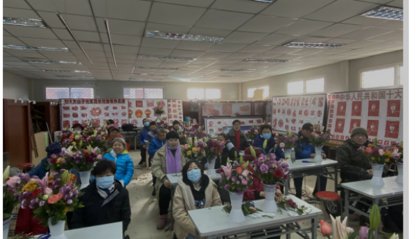 “花语传情 艺暖人心”——酒仙桥残联开展花艺体验进社区活动