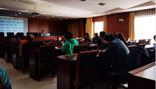 慈爱阳光·情系残联—青龙桥街道温馨家园开展志愿者心理减压培训活动