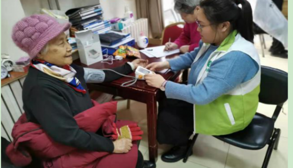 崔各庄地区温馨家园义务理发服务进社区