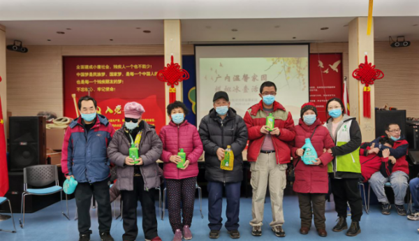 广内街道温馨家园学员感受冬奥运动——冰壶竞赛