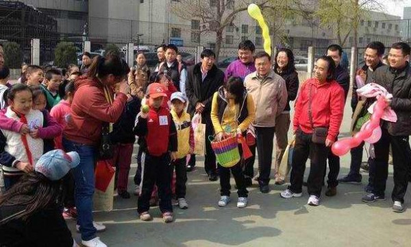 立德社工发起的亚运村地区第一届家庭运动会顺利举行