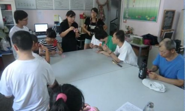 社工勤思考，勤实践——探索为残障人士服务的“社工＋志愿者”新模式