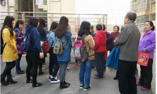 华西社区科技助老之“微”动生活，乐享科技