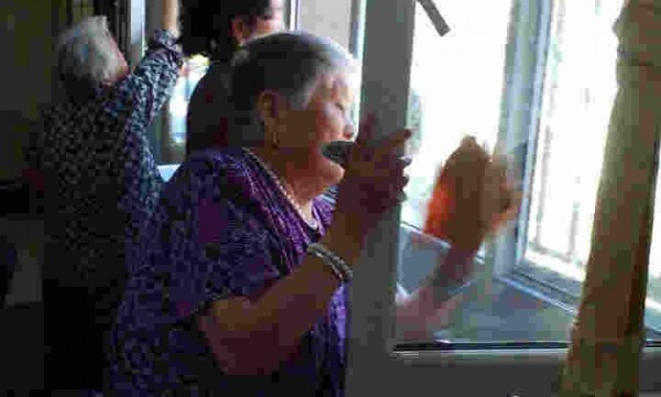 社区办携手立德社工在龙门一区开展“欢乐馨家园之清洁社区”活动