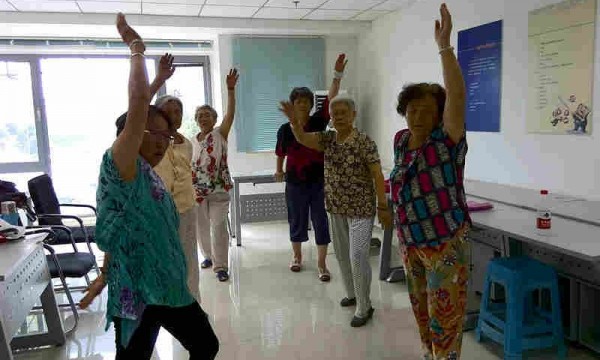 “一起动起来”—常营畅心阳光健身操小组开始啦！