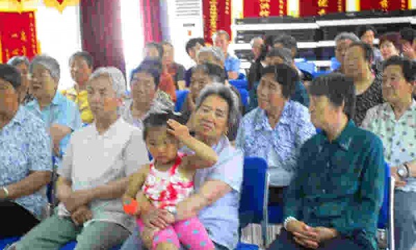 明亮新世界——大台桃园社区老年人眼科义诊活动