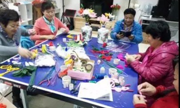 丝袜变网花，丝线连你我——崔各庄丝网花小组取得阶段性成果