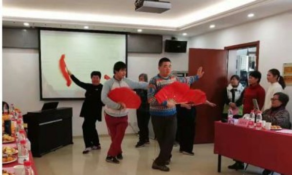 望京街道温馨家园开展感恩节融合展能活动