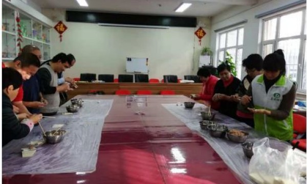 立德社工助力各社区团体  感恩节好戏连台