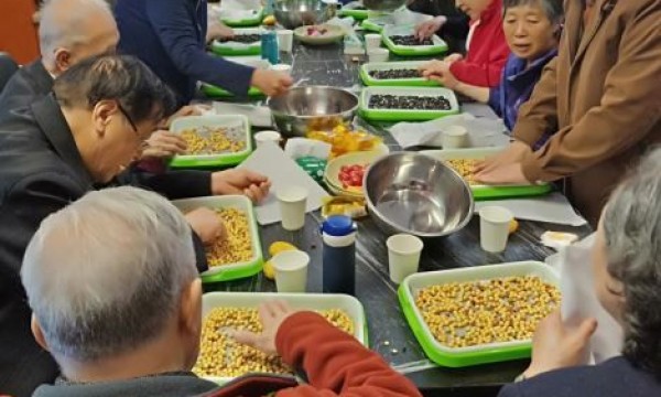 小关大爱之家开展园艺减压小组活动（二）