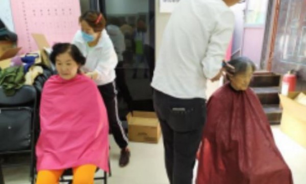 大栅栏西街社区便民服务“送温暖”活动