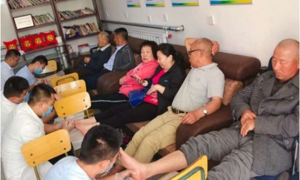 南邵温馨家园开展“浓情关爱，脚部暖暖”助残活动