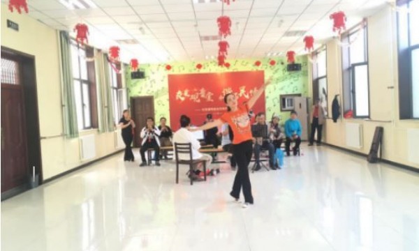 王四营地区链接多方资源为居民提供专业指导