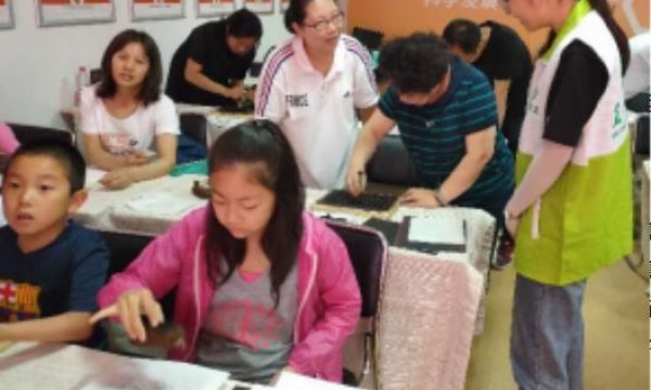 太阳宫社区庆“六一”举办亲子阅读活动