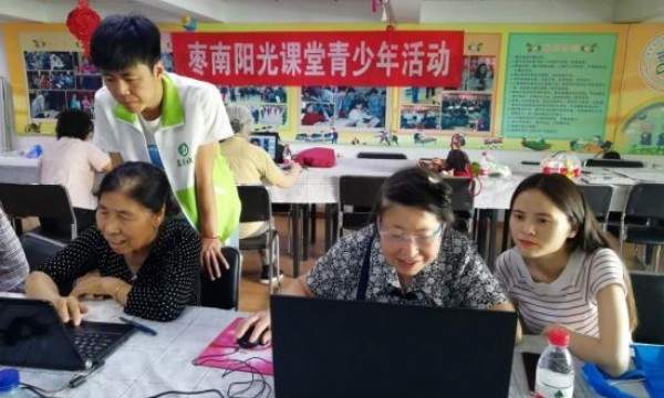 枣南社区老照片PS修复课进行中