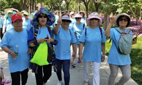 定西南里开展社区志愿者消防培训暨户外拓展活动