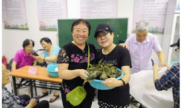 安华西里社区“议”起动手，粽满飘香