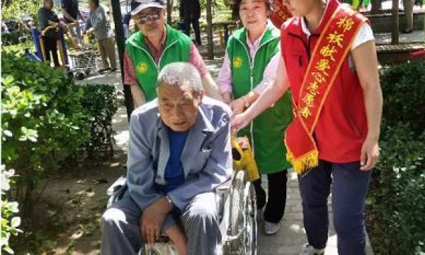 太阳宫社区“益路向阳”党建项目系列活动之带着“爸妈”去赏景