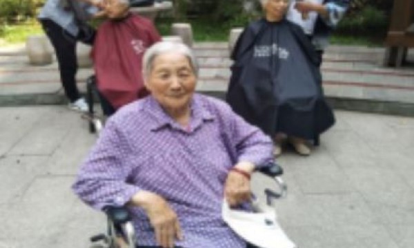 北沙滩社区开展便民服务活动