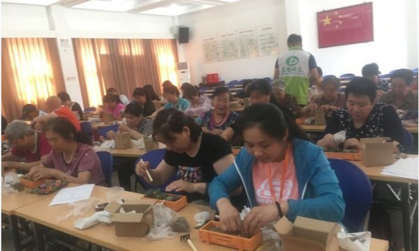 王四营地区观音堂社区为老人们提供社会心理支持