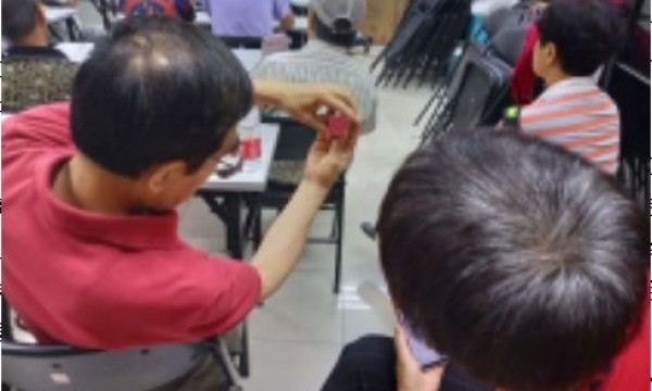 大栅栏西街社区开展刻字文化体验活动