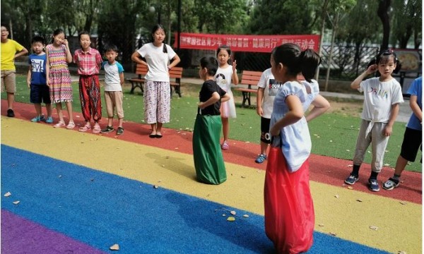绿洲家园社区举办暑期青少年趣味运动会