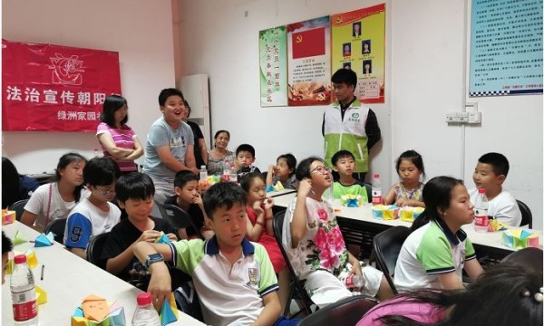 绿洲家园社区举办青少年暑期规划小课堂