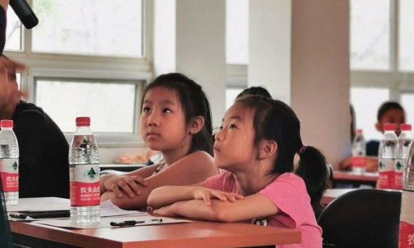 双桥铁路社区举办青少年传统文化讲座