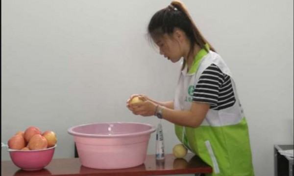 空港温馨家园教你生活小妙招——清洗水果