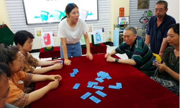 和平街温馨家园举办一场别开生面的棋牌赛！