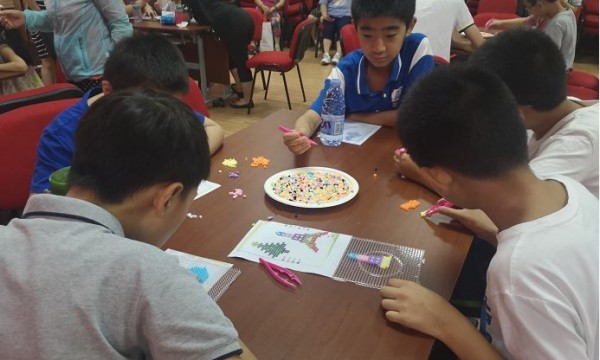 定西北里社区青少年教育大课堂之拼豆挂件