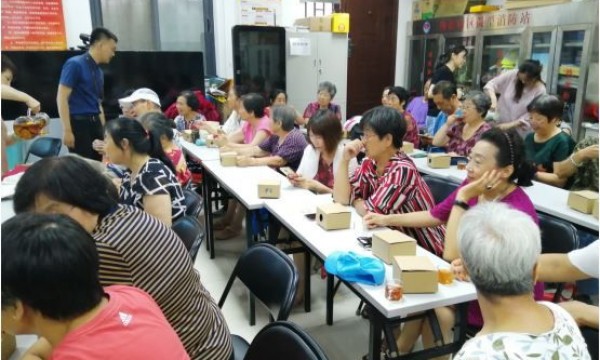 大栅栏西街社区开展瓷片文化体验活动