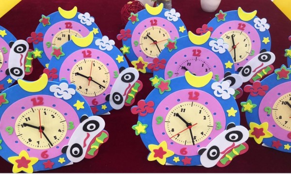 感受时间——和平街温馨家园开展DIY钟表技能提升活动