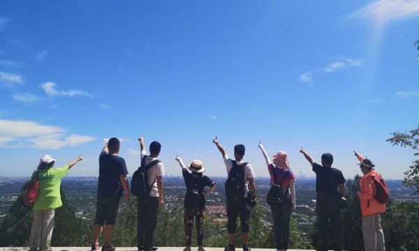 “约健步·越健康·悦心情”——美然动力社区志愿者开展户外健步走活动