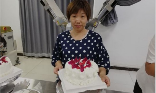 【致敬祖国生日】旺泉街道温馨家园开展“甘甜中国梦，共爱一个家”蛋糕烘焙活动