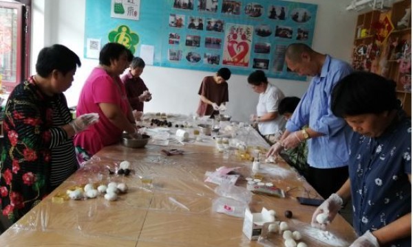 【中秋】旺泉街道温馨家园制作冰皮月饼迎中秋
