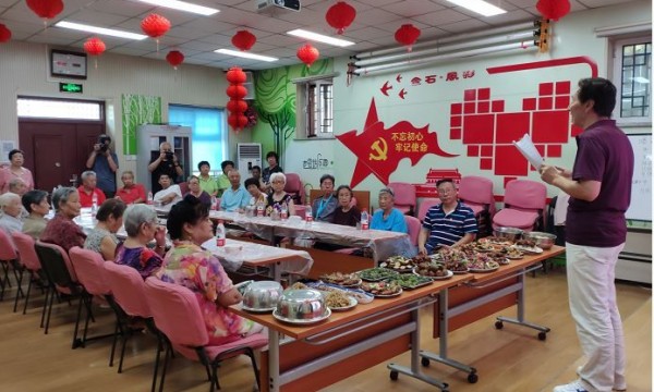 石头社区开展助老慰老我先行活动——糕点制作