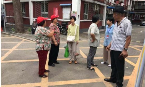 电子球场社区举办僵尸车置换活动